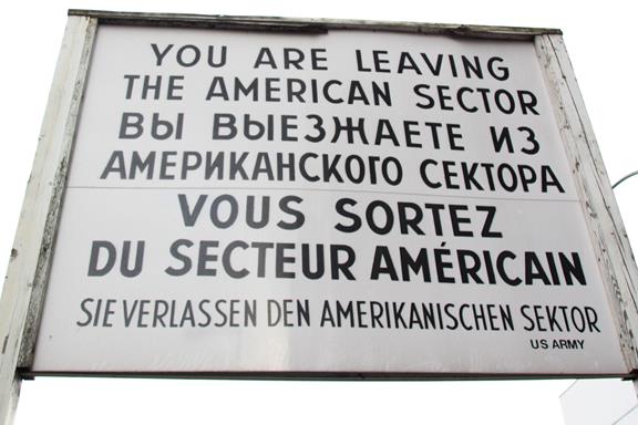 Berlin, Checkpoint Charlie (1).jpg