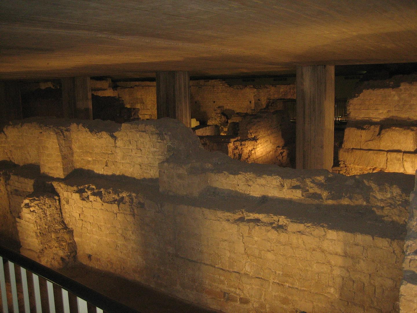 Cologne Praetorium - Uncovered structures at the actual dig.