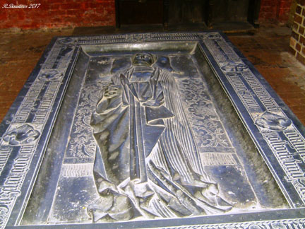 Wismar - St. Nikolai plate over burial space.